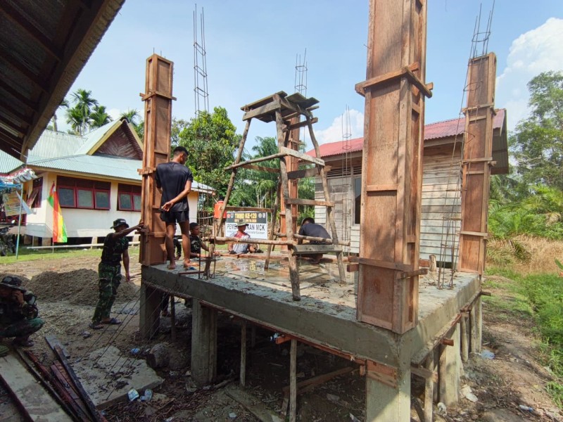 Kades Pangkalan Terap Puji Langkah Cepat Satgas TMMD Ke-129 Hadirkan Sarana MCK Modern Bagi Warga
