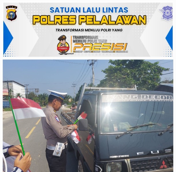 Tumbuhkan Semangat Nasionalisme, Satlantas Polres Pelalawan Bagikan Bendera Merah Putih ke Pengguna Jalan