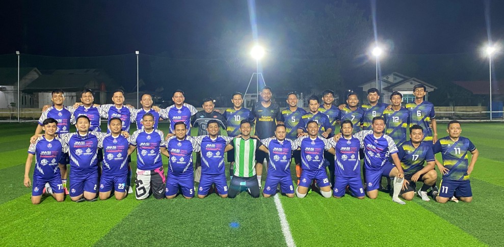Sahabat Media dan PT Musim Mas Eratkan Persaudaraan di Lapangan Mini Soccer Pangkalan Kuras