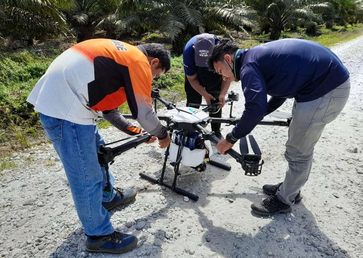 PTPN V Manfaatkan Drone Optimalkan Produksi Perkebunan Sawit