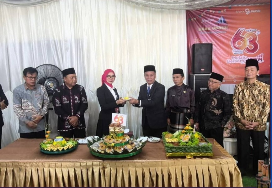 Sekda Alpian Pimpin Upacara HUT ke-63 Bank Jambi Cabang Sungai Penuh