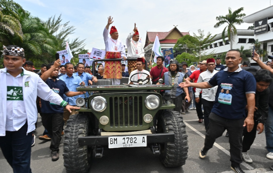 'Ulama Pandu Jalan dan Arah Umara'. Beredar Photo UAS Momen Hantarkan Cagub Bermarwah ke KPU