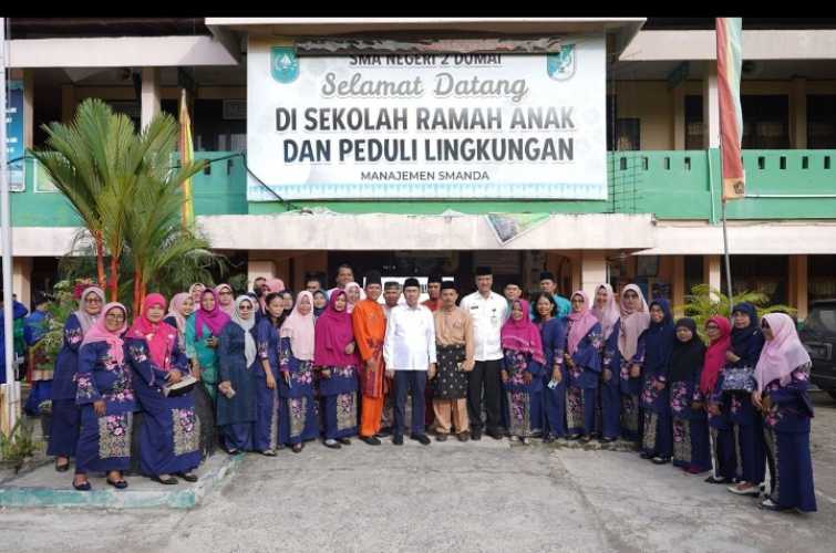 Jadi Pemimpin Apel di SMAN 02 Dumai, Ini Pesan Gubri Syamsuar