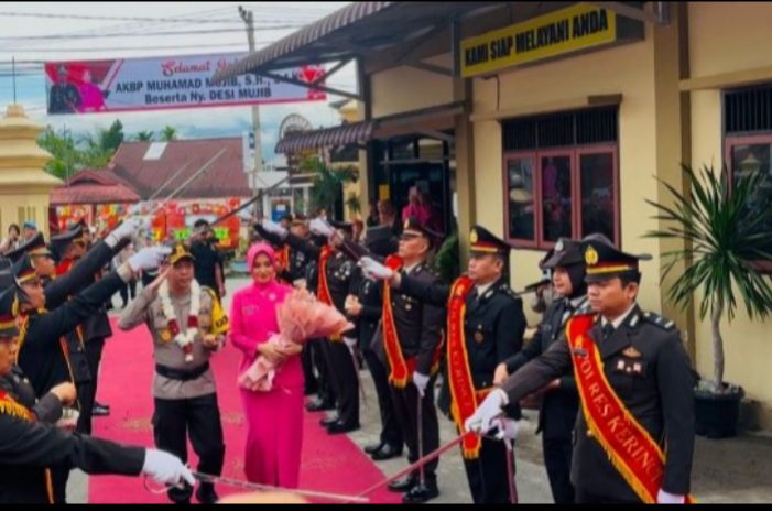 Kedatangan AKBP Arya Tesa Brahmana di Halaman Mapolres Kerinci