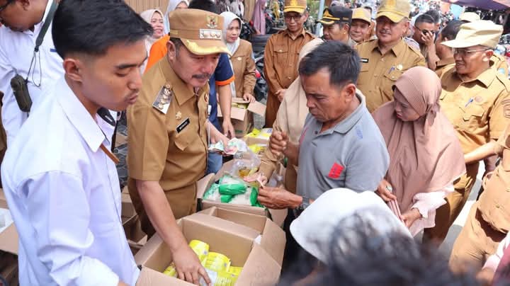 Menjelang Lebaran, Bupati Kerinci Monadi Turun Lansung Memantau Harga Sembako