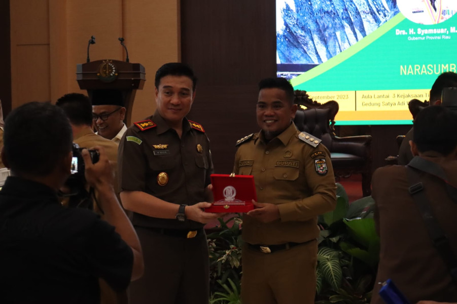 Kejari Pelalawan dan Bupati H Zukri Hadiri FGD Jaga Zona Pertanian Dan Perekonomian Serta Industri 'Jaga Zapin'