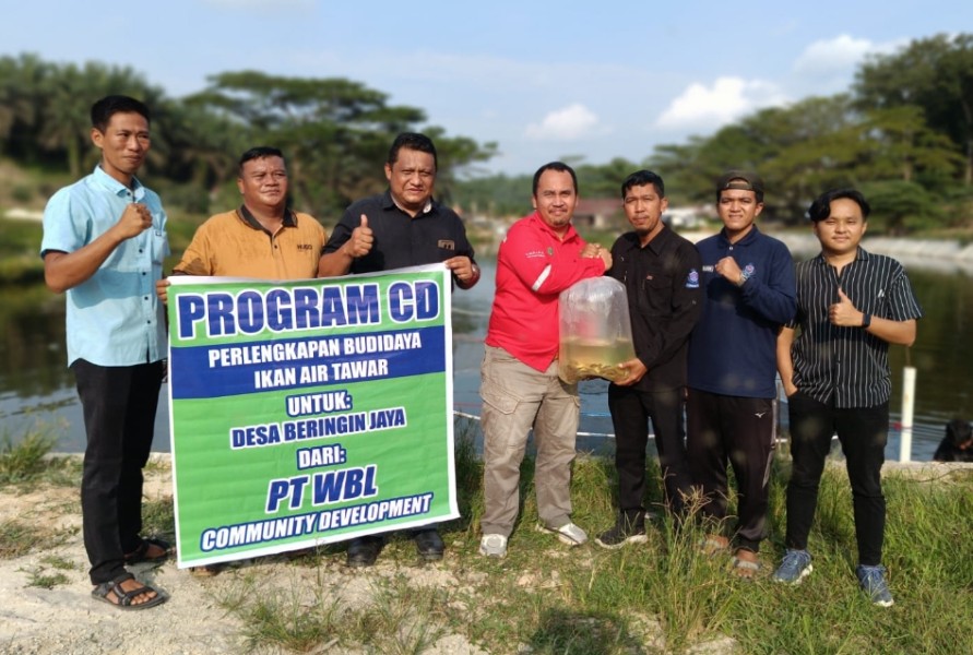 Dukung Ketahanan Pangan Desa, PT WBL Salurkan Bantuan Budidaya Ikan dan Jamur Tiram di Singingi Hilir