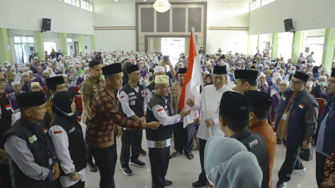 Wagub Abdulla Sani dan Pj Bupati Kerinci Asraf Sambut Kepulangan Jemaah Haji