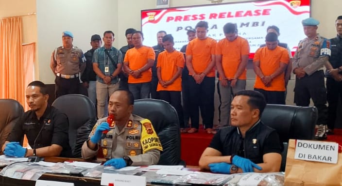 Polda Jambi dan Polres Kerinci Berhasil Amankan 4 Tersangka Pengrusakan TPS di Sungai Penuh