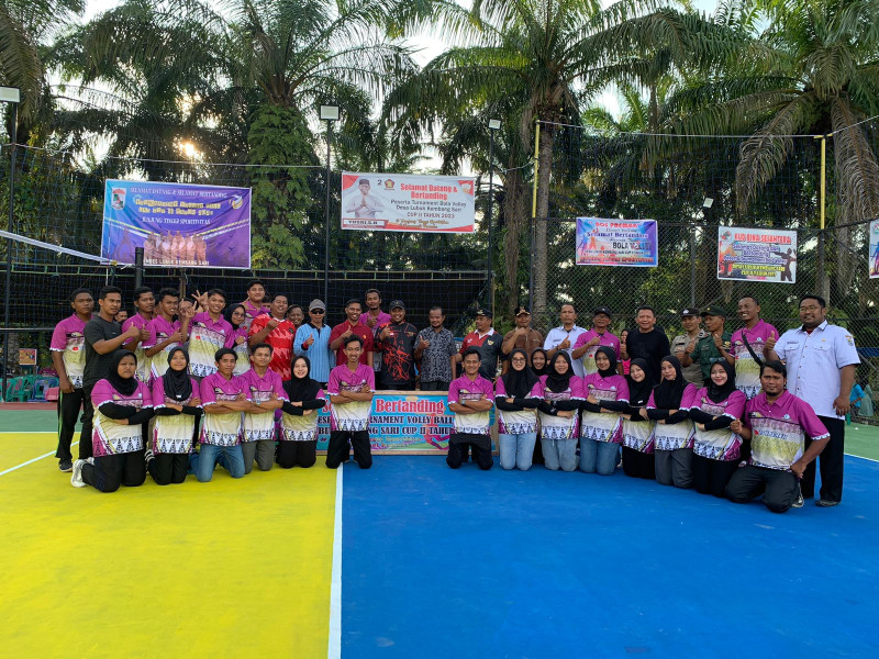 Dihadiri Anggota DPRD, Kades Lubuk Kembang Sari Buka Secara Resmi Turnamen Volly Cup II