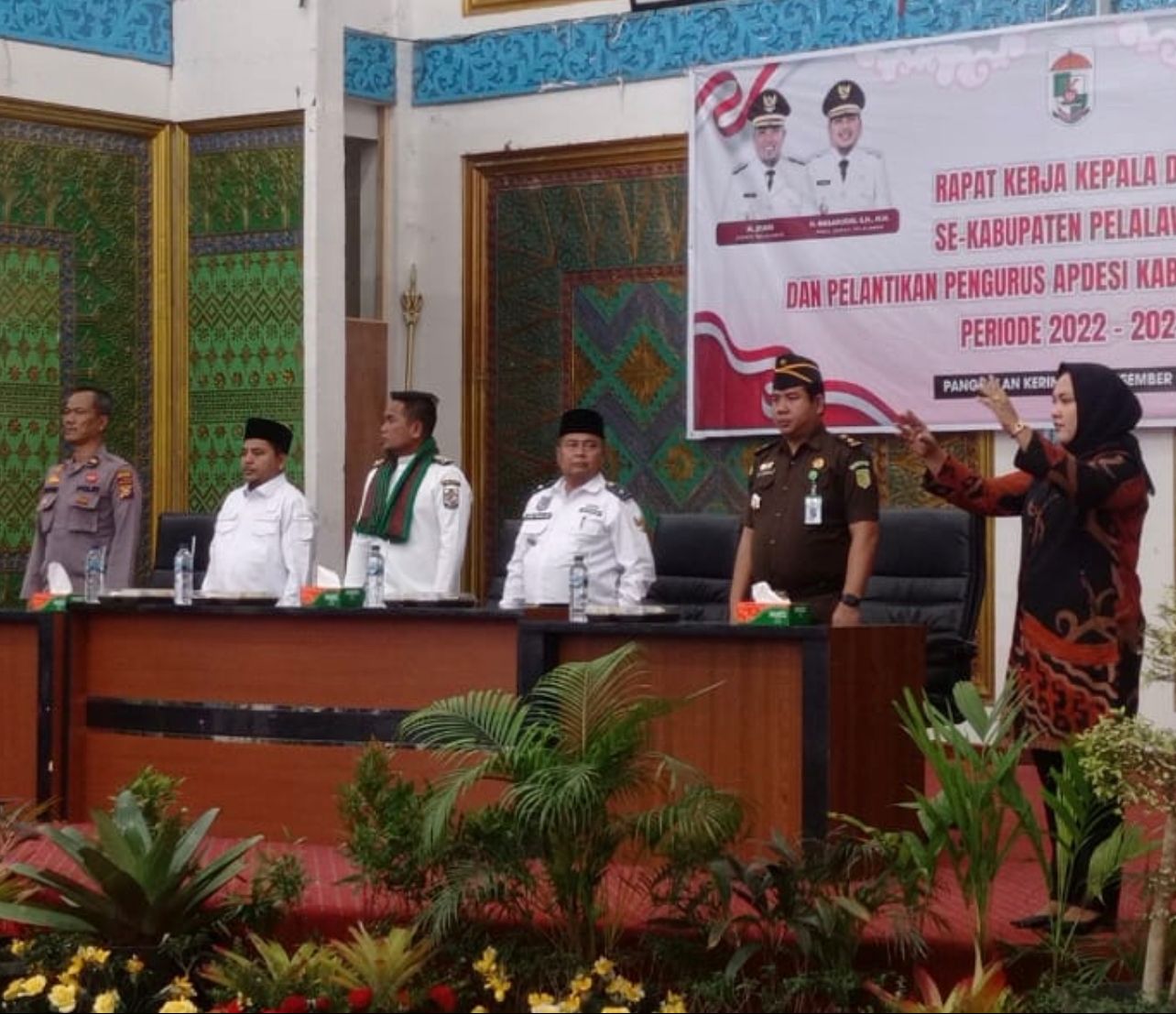 Kejaksaan Negeri Pelalawan Berikan Penyuluhan Hukum Dirapat Kerja Kepala Desa Se-Kabupaten Pelalawan