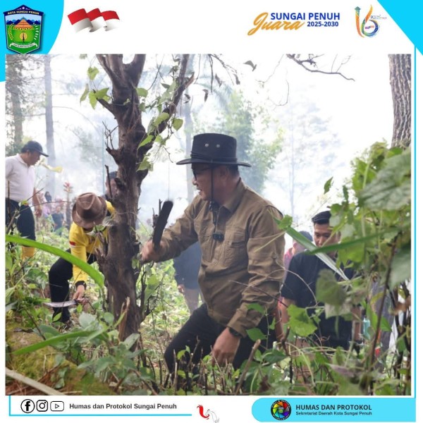 Optimalkan Aset Pariwisata, Wako Alfin Bersama Pemkot dan Masyarakat Bersihkan Taman Bunga Puti Jenang