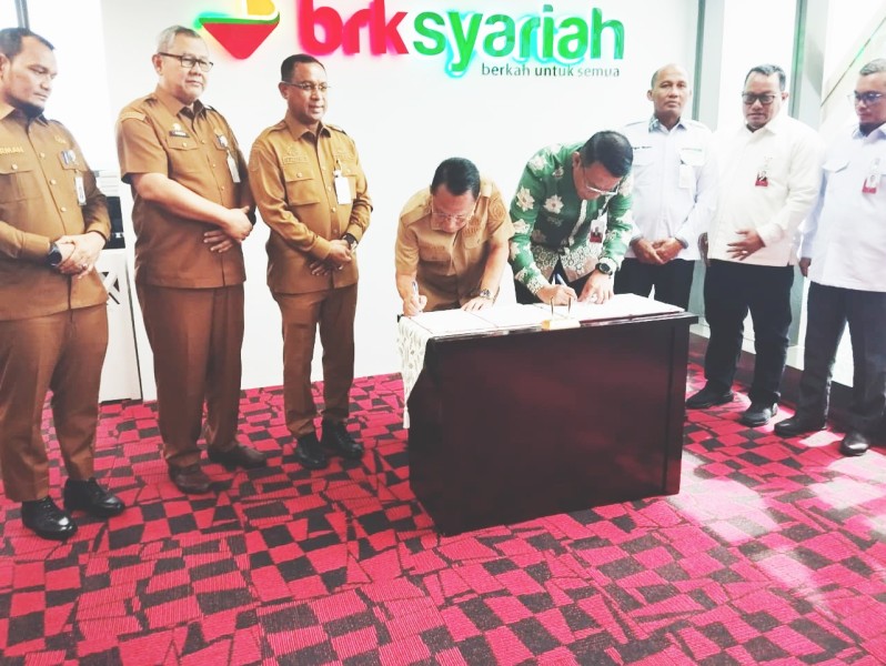 Bupati Rohil Teken MoU di Layanan Keuangan ASN Kini Berbasis Syariah