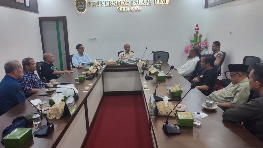Rektor UIR Dukung Penuh Pelaksanaan Seminar dan UKW JMSI Riau