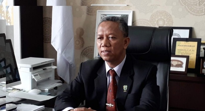 Rektor UIR Dinobatkan Sebagai Pembina Olahraga Berprestasi