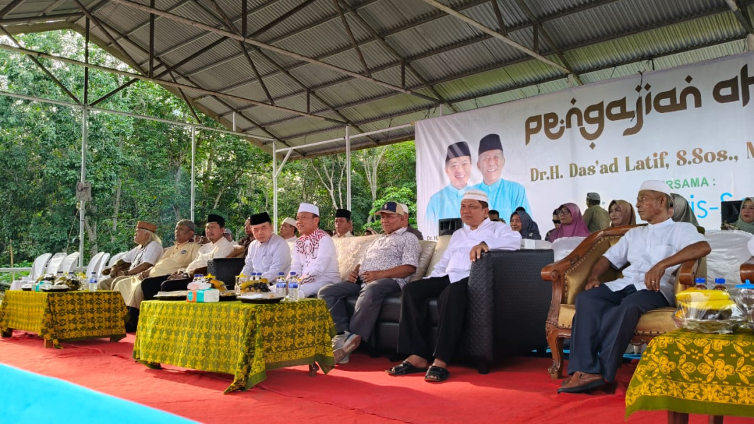 Tabligh Akbar di Sebapo, Das'ad Latif Bersama Ribuan Warga Doakan Haris-Sani Jadi Gubernur Jambi 2024-2029