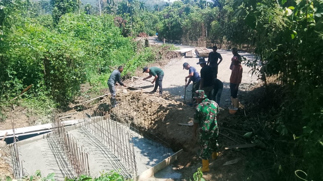 Gotong Royong Tak Kenal Terik, Satgas TMMD Kodim 0102/Pidie Kebut Pembangunan Box Culvert Jalan Pertanian