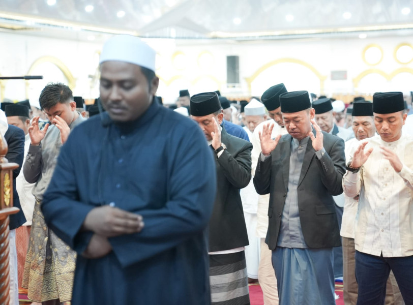 Bupati Rohil Sholat Idul Adha Di Masjid Agung Al Ikhlas