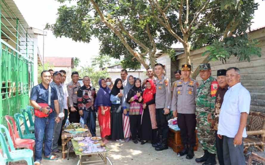 Gelar Jumat Curhat, Kapolres Terima Keluhan Warga Ujung Tanjung