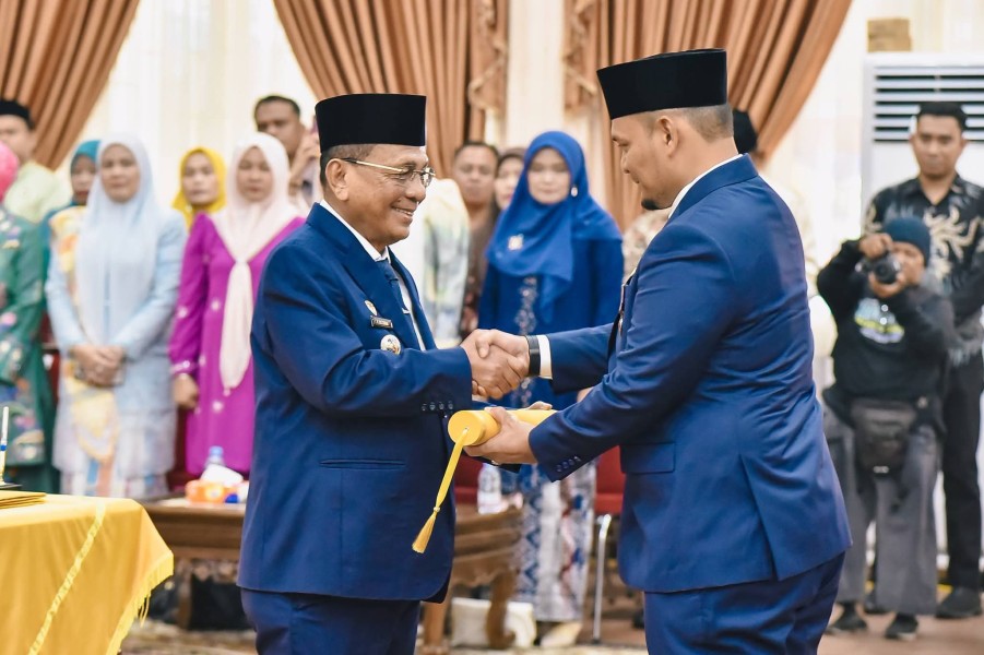 Bupati Bistamam Lantik H. Sarman Syahroni Sebagai Sekda Defenitif