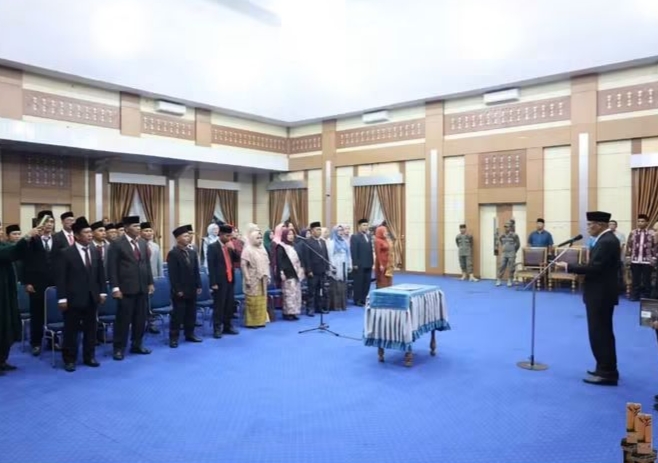 Wawako Azhar Hamzah Lantik 38 Kepala Sekolah di Sungai Penuh, Tekankan Peningkatan Mutu Pendidikan