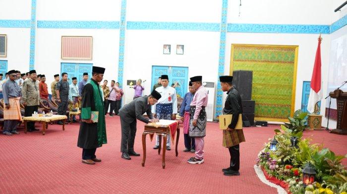 Bupati Pelalawan Ambil Sumpah  Abdul Karim Sebagai Pejabat Sekda
