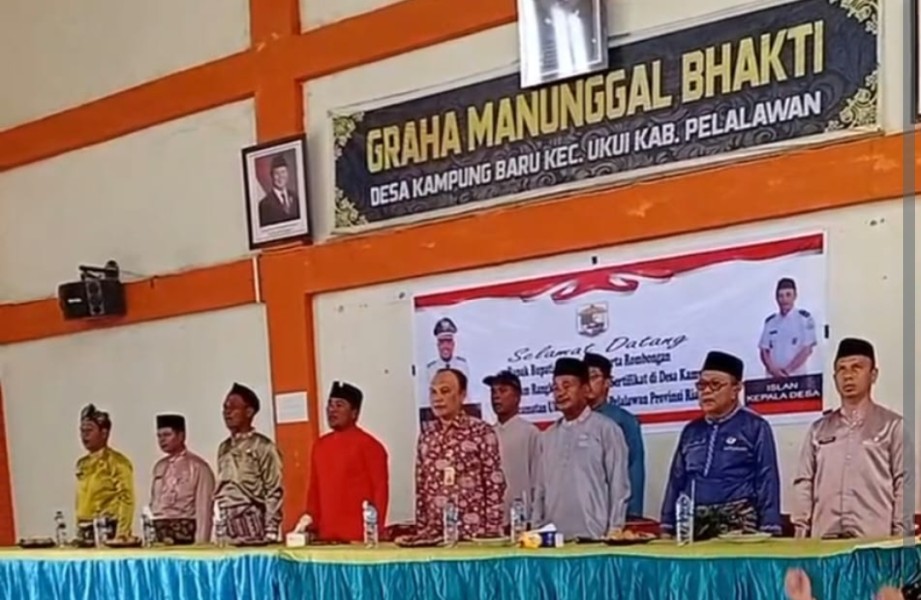 Bupati Zukri Hadiri Penyerahan Sertifikat Redistribusi Tanah Di Ukui