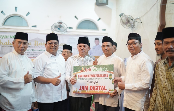 Safari Ramadhan di Batu Hampar, Bupati Rohil Ajak Generasi Muda Meramaikan Masjid