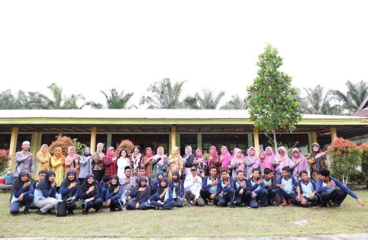 Kolaborasi IIP BUMN - PTPN V Tingkatkan Pendidikan Wilayah Pedesaan