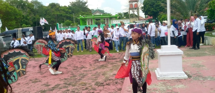 Diiringi Kuda Lumping, Ratusan Kader Partai Perindo Dumai Konvoi ke KPU