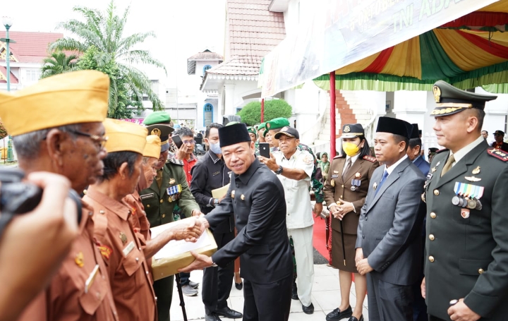 Dandim Pimpin Apel HUT TNI Ke-77 , Bupati Rohil Berharap TNI Bersinergi dengan Pemda