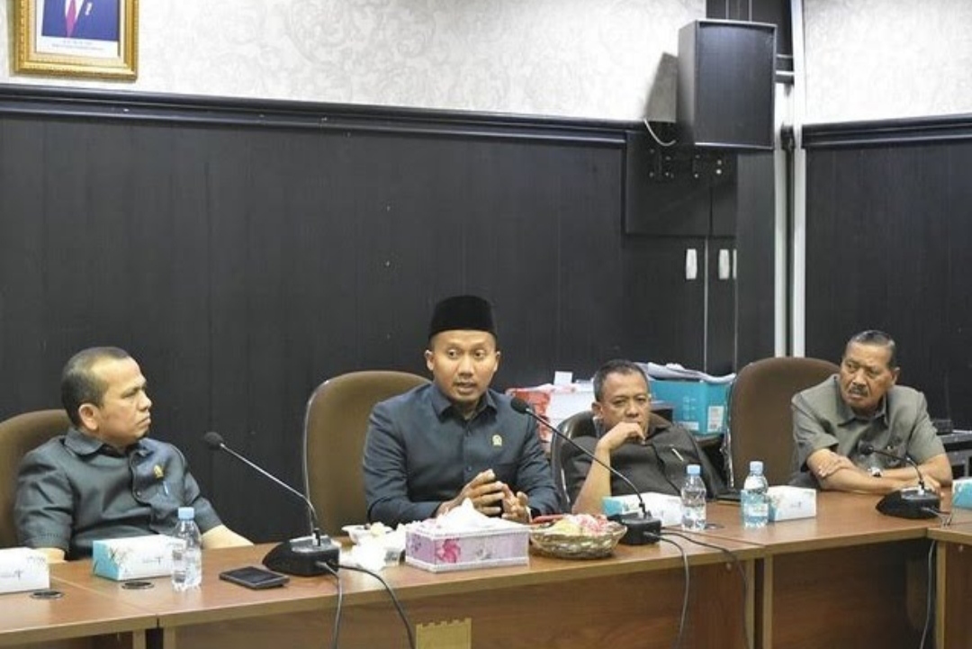 Tiga Pimpinan DPRD Kota Pekanbaru Pimpin Rapat Banmus
